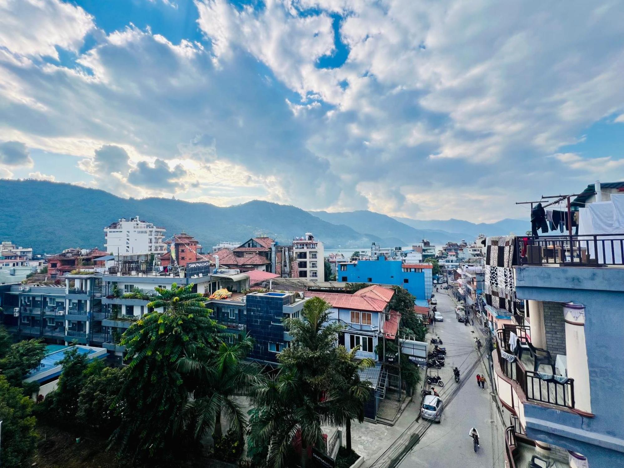 Hotel Donosti Pokhara Exteriör bild